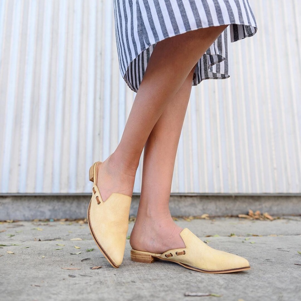 Mi.iM | 'Taylor' Pointed-Toe Leather Mules. - Picture 7 of 8